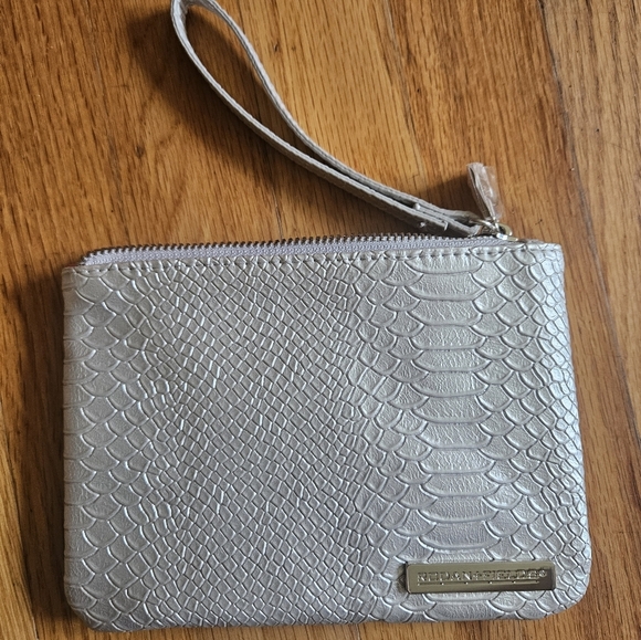 Rodan and fields silver/grey reptile design wristlet/makeup bag. Pink/hot pink - Picture 1 of 15